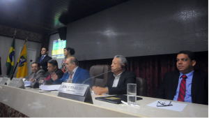 A sessão comandada pelo vereador Astro de Ogum presidente do legislativo municipal